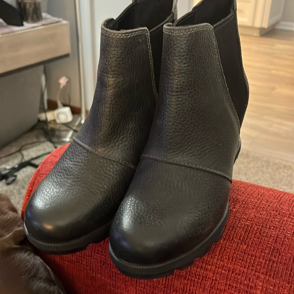 Boots Sorel wore 2 times too small